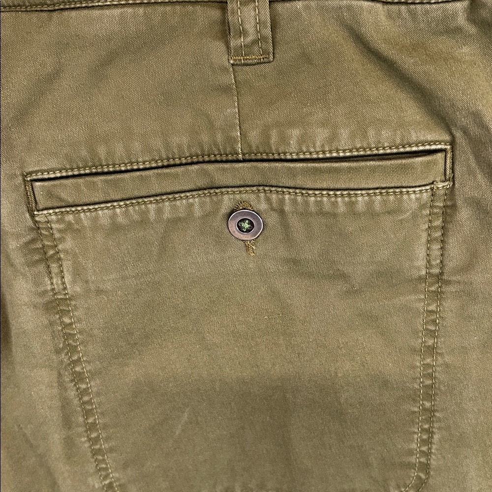 Orvis Flat Front Shorts.  40 Waist. - Picture 6 of 8